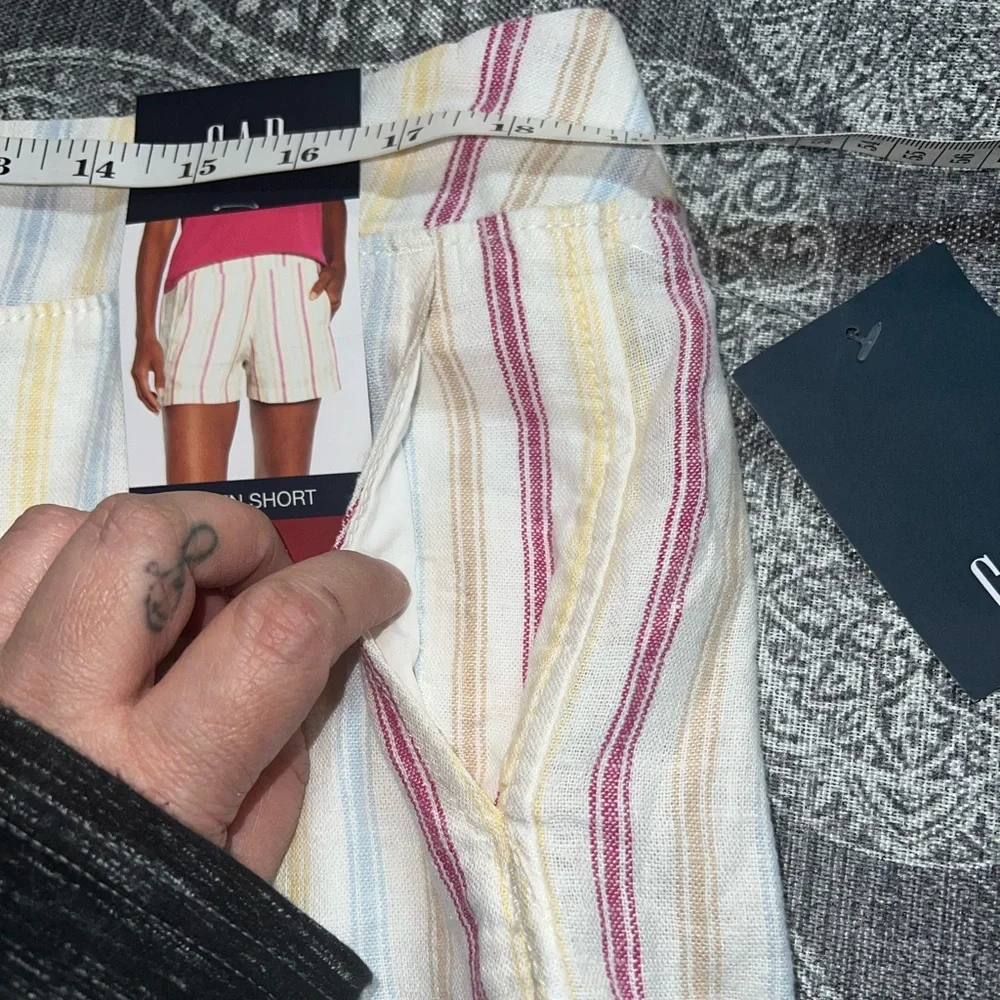 NWT Gap Ladies Linen Lightweight Breathable Pull On Elastic Waistband Short